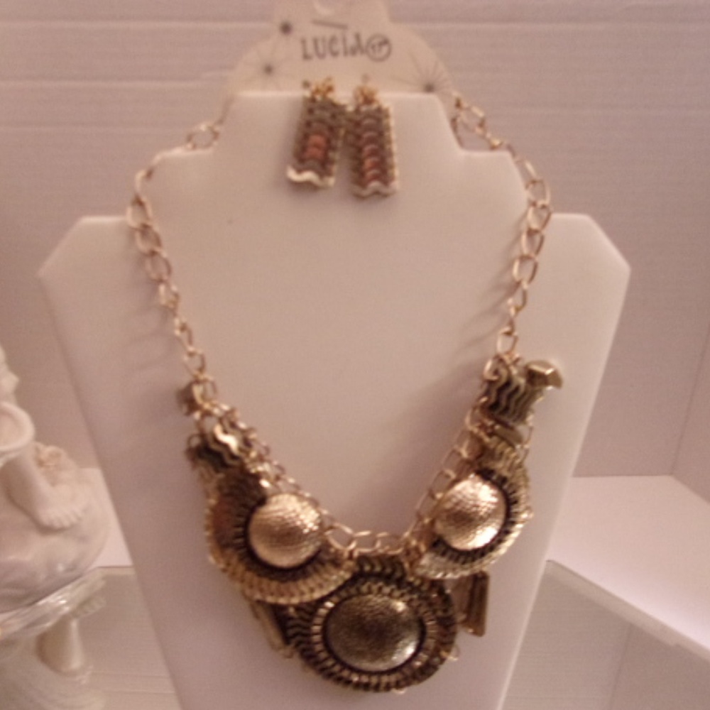 Lucia Gorgeous necklace & earrings. M3-2